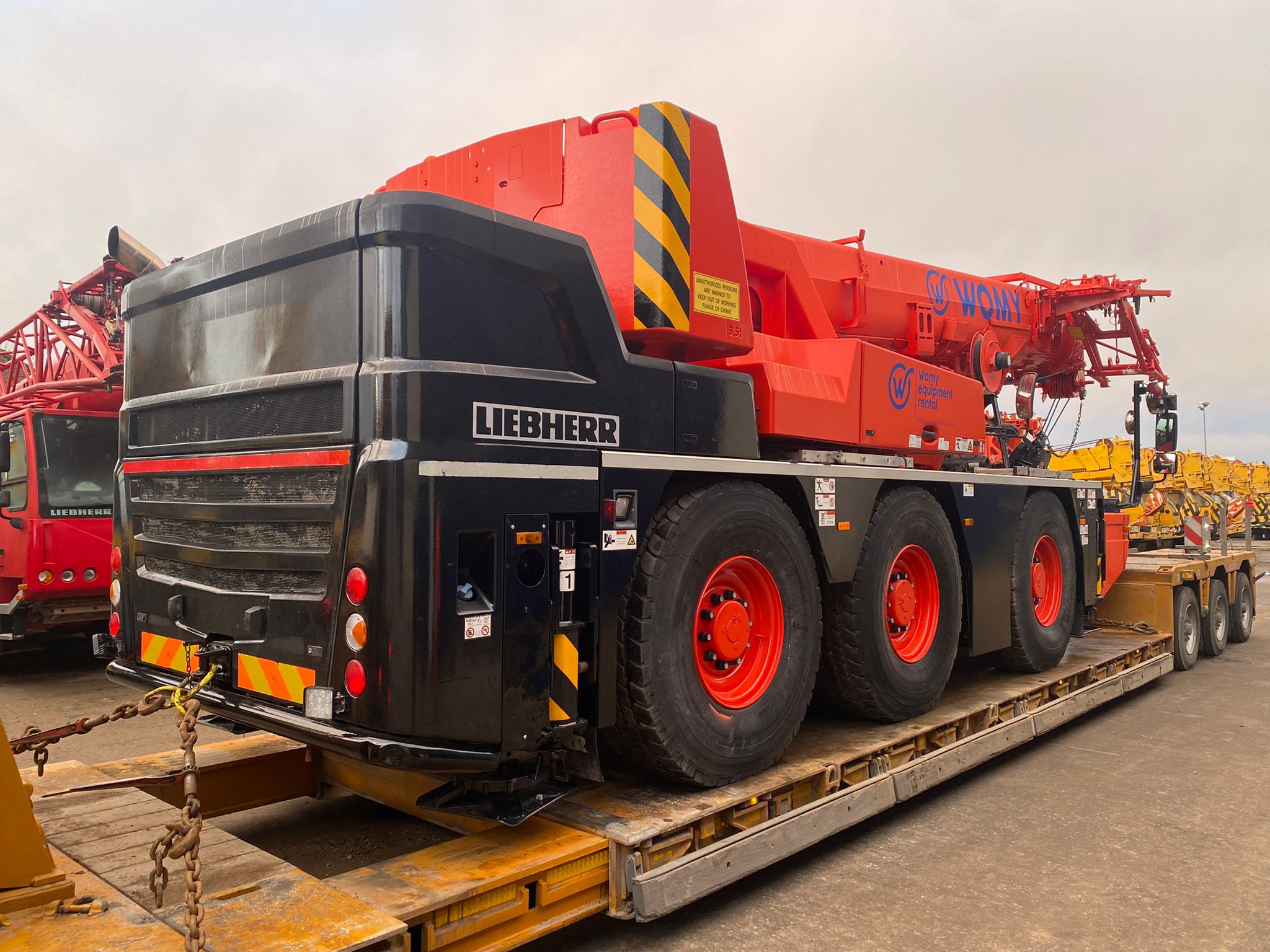 Groot materieel wordt vervoerd door Mundo International Logistics