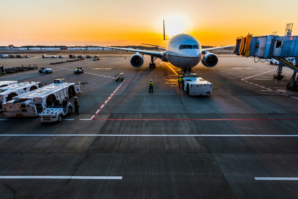 worldwide transport cargo by plane mundo international logistics